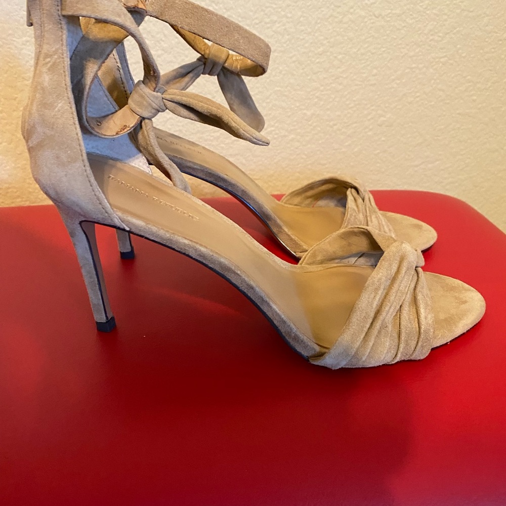 Banana Republic Tan Heel sandals